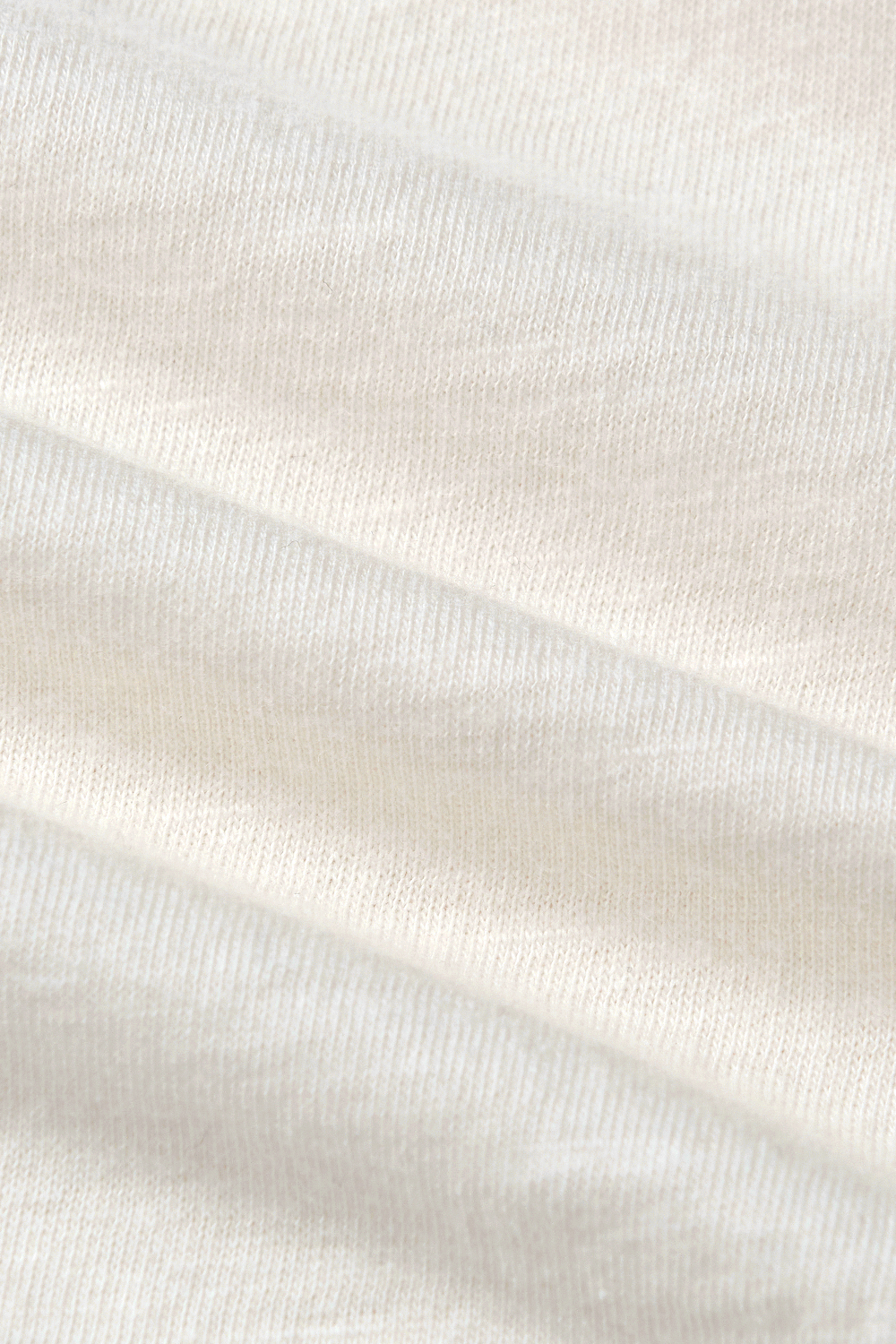 CLOSE UP IMAGE OF CLASSIC COTTON FABRIC IN BLANC