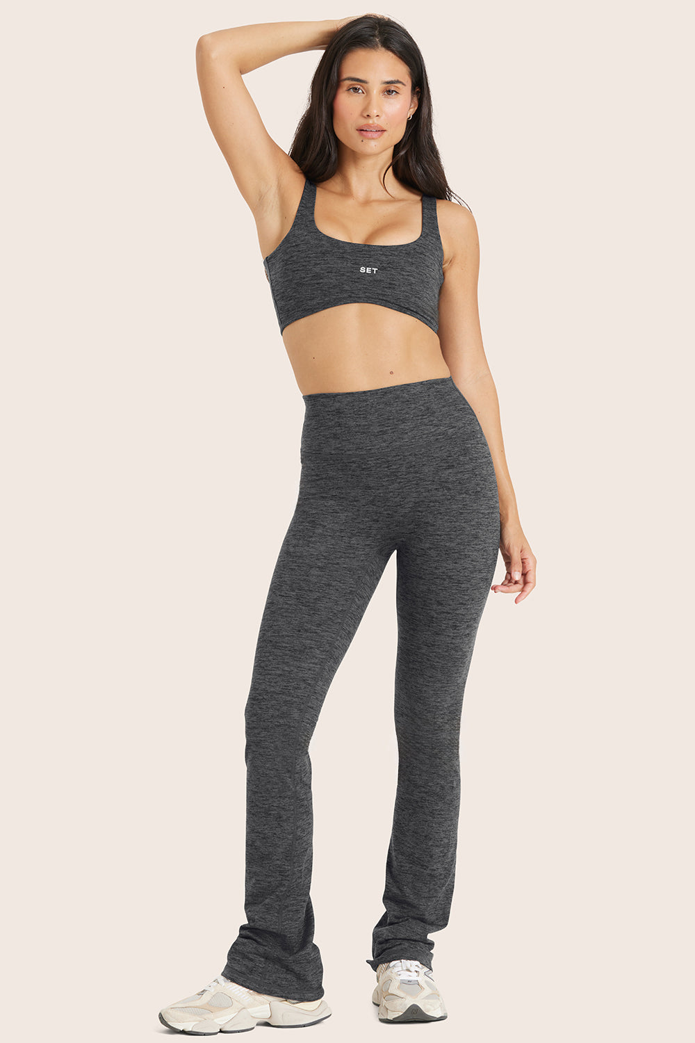 MODEL WEARS FORMCLOUD® STRAIGHT LEGGINGS IN PEPPER HEATHER GREY