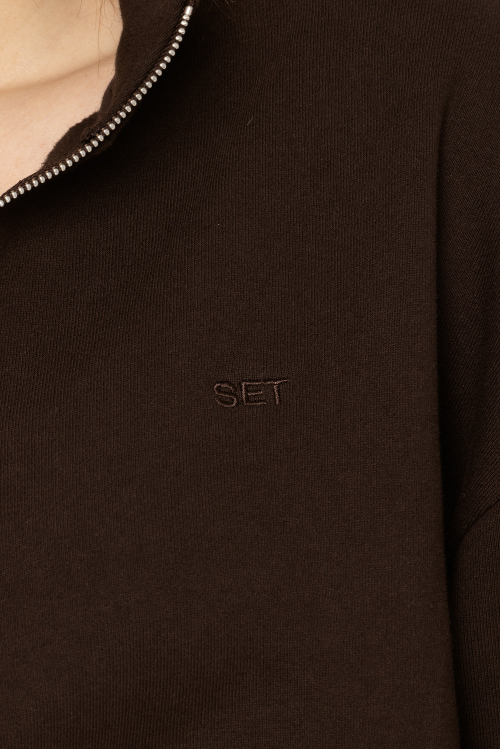 SET™ EMBROIDERED HEAVYWEIGHT SWEATS HALF ZIP IN ESPRESSO