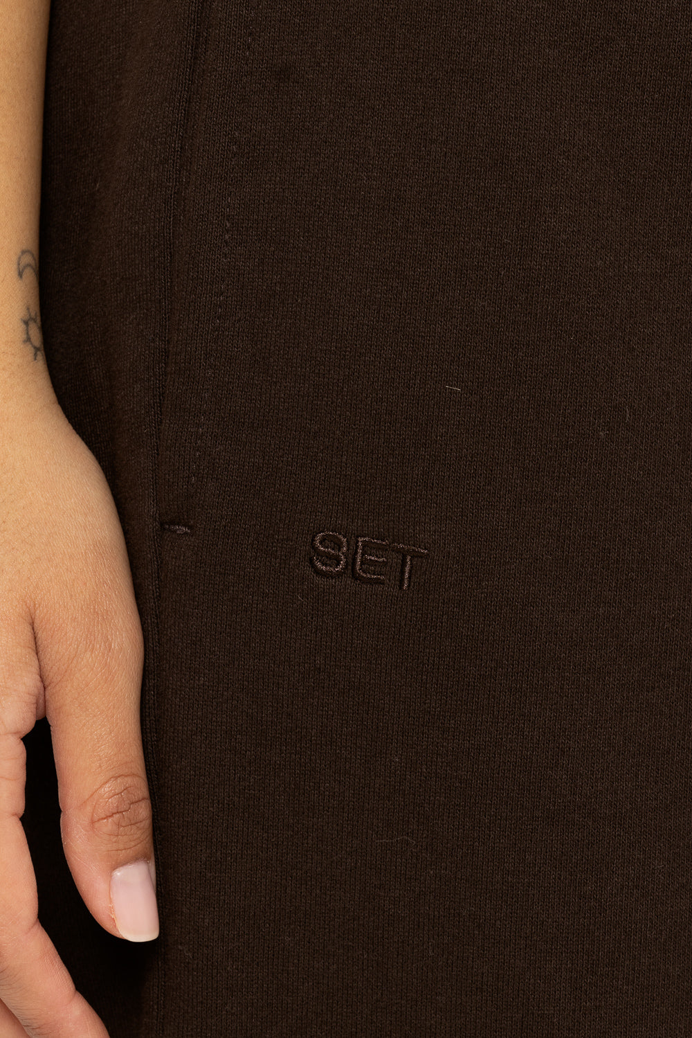 SET™ EMBROIDERED HEAVYWEIGHT SWEATS SWEAT SHORTS IN ESPRESSO