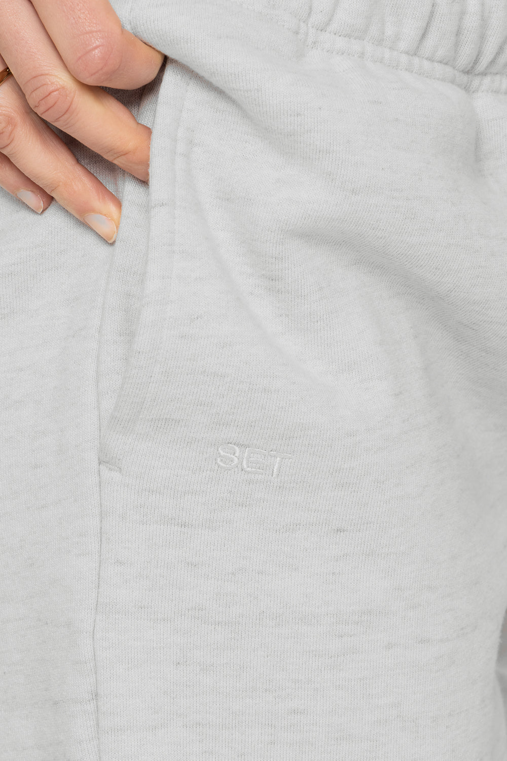 SET™ EMBROIDERED HEAVYWEIGHT SWEATS SWEAT SHORTS IN HEATHER GREY