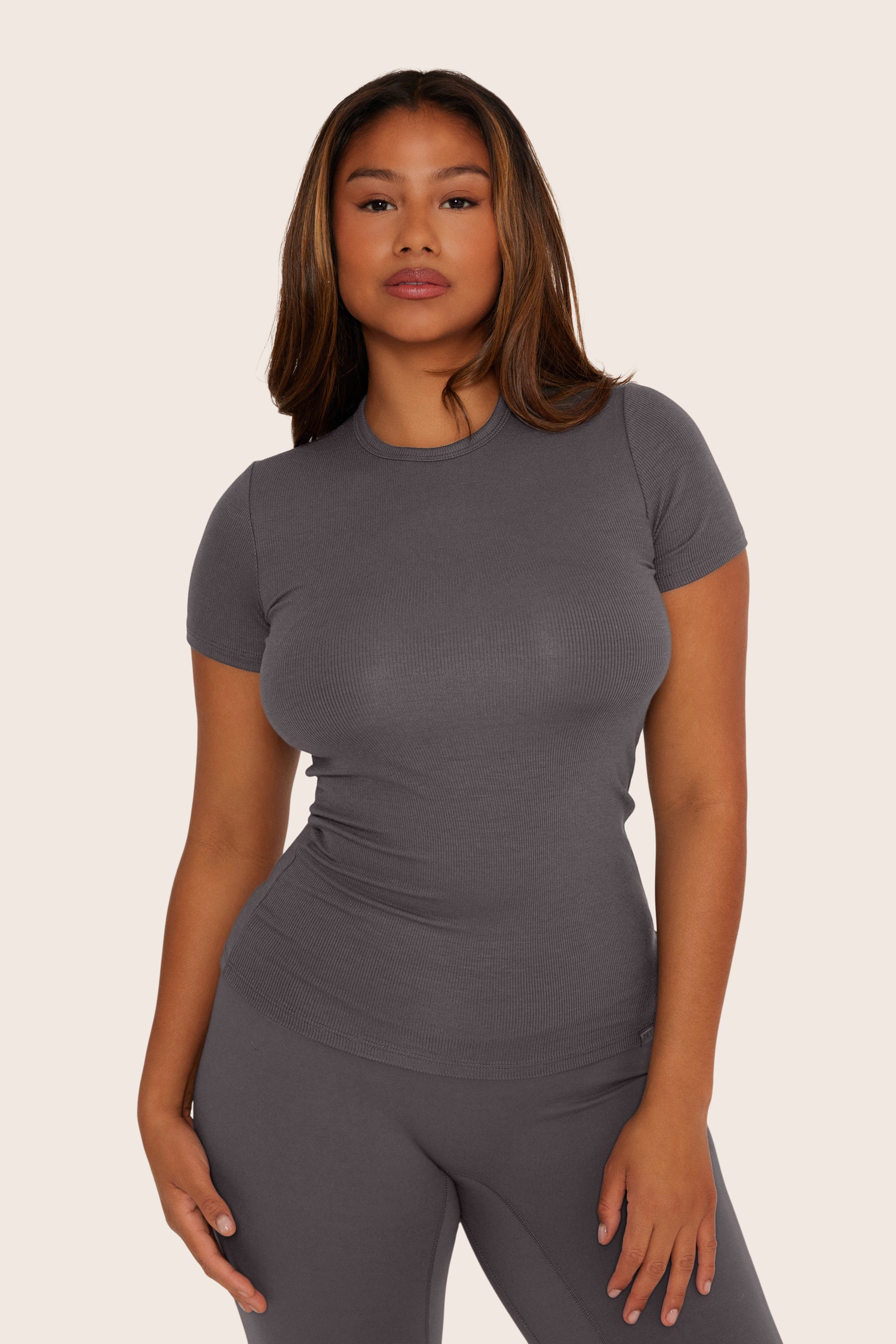 SET™ RIBBED MODAL BODY TEE IN GRAPHITE